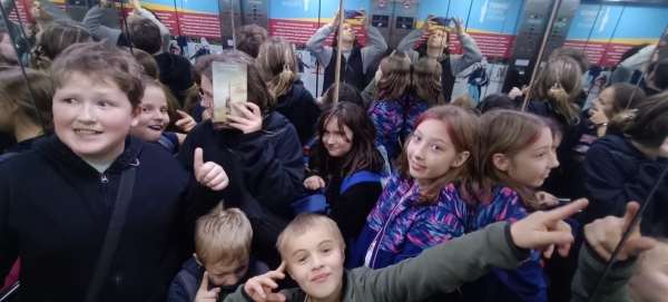 Exkurze Školního parlamentu do ZŠ Poznávání v Praze