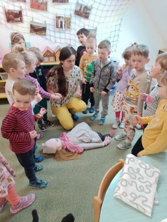 Zvídálkové LETEM SVĚTEM PRVNÍ POMOC