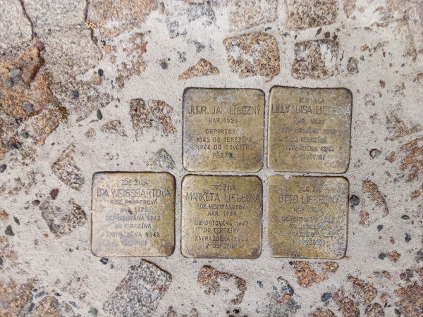 Čištění Stolpersteinů