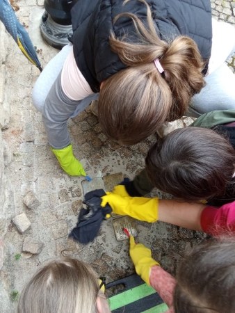 Čištění Stolpersteinů
