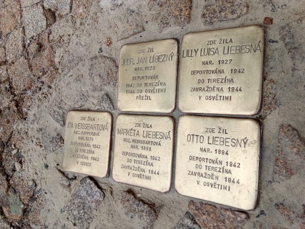 Čištění Stolpersteinů
