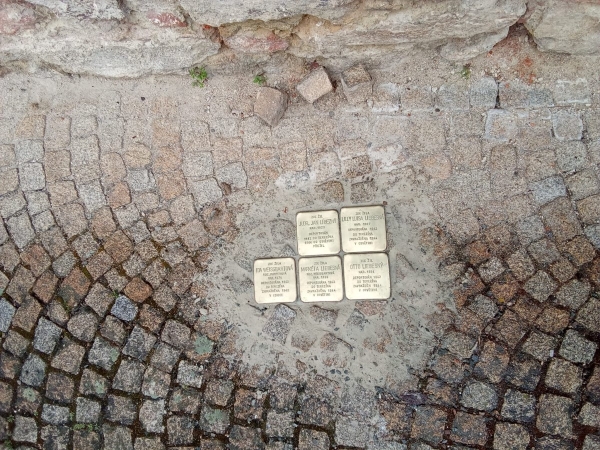 Čištění Stolpersteinů