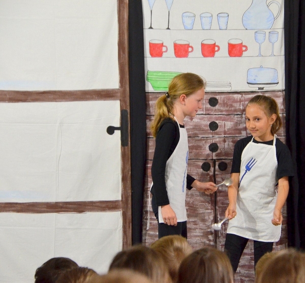 Divadelní představení hudebně - dramatických kroužků