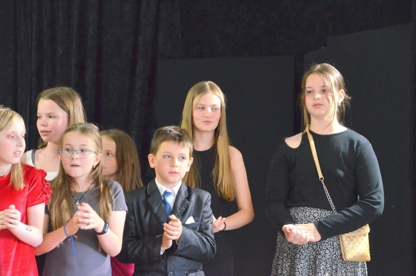 Divadelní představení hudebně - dramatických kroužků