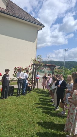 Ve výchově k občanství jsme měli svatbu :)