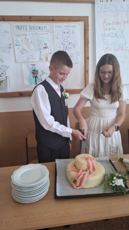 Ve výchově k občanství jsme měli svatbu :)