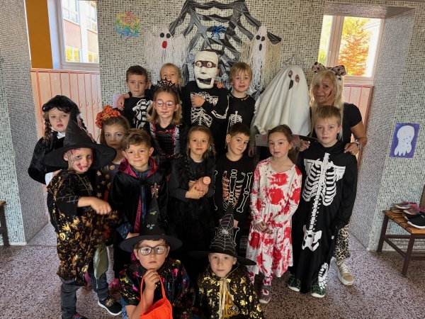 Halloweenské dovádění v první třídě