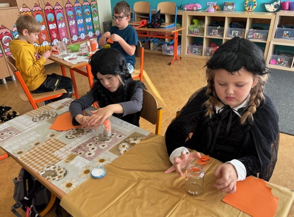 Halloweenské dovádění v první třídě