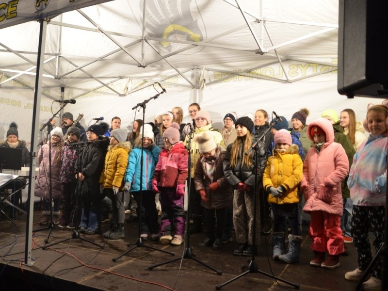 Rozsvícení vánočního stromu v Lomnici