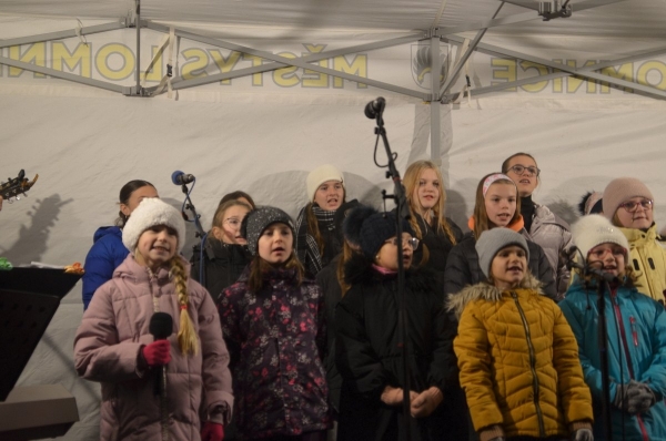 Rozsvícení vánočního stromu v Lomnici