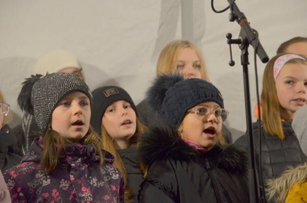 Rozsvícení vánočního stromu v Lomnici