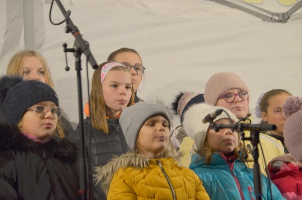 Rozsvícení vánočního stromu v Lomnici