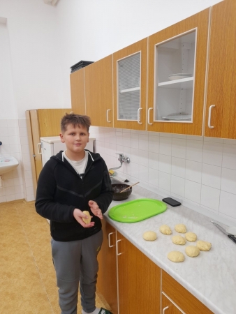 Předvánoční pečení v 5.A