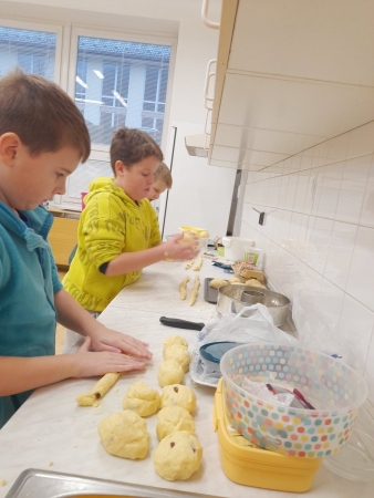 Předvánoční pečení v 5.A