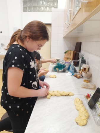 Předvánoční pečení v 5.A