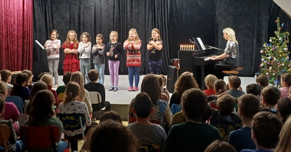 Koncertík ZUŠ v Duhovém sále - prosinec 2025