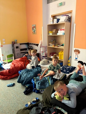 Noc ve školce plná zážitků a odvahy!