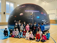 Mobilní planetárium ve škole