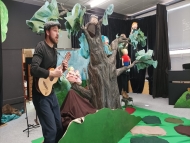 Divadlo Šumafuk Žrout útočí, aneb pohádka o podivuhodném stromě